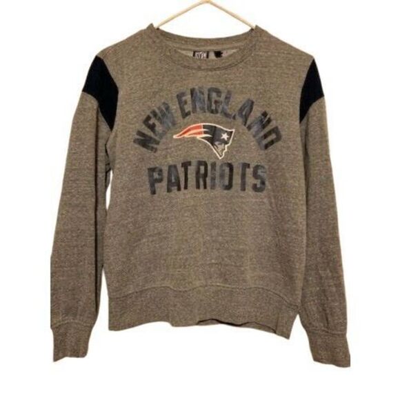 NEW ENGLAND PATRIOTS SIZE YOUTH SMALL CREW NECK SWEATSHIRT - Picture 1 of 4